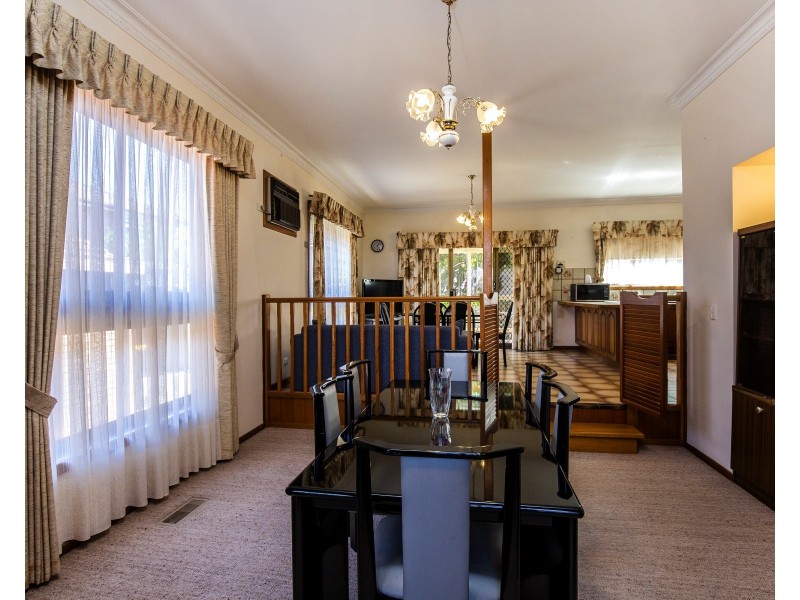 4 Venice Court, Avondale Heights VIC 3034