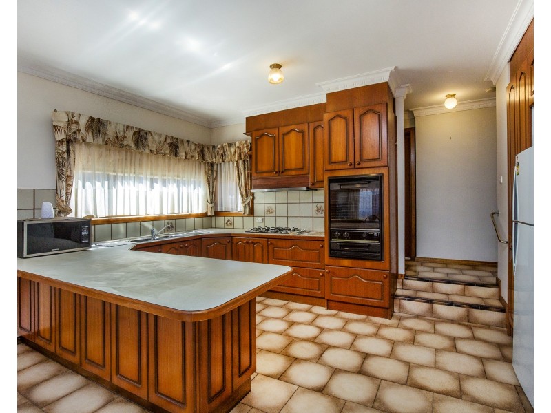 4 Venice Court, Avondale Heights VIC 3034