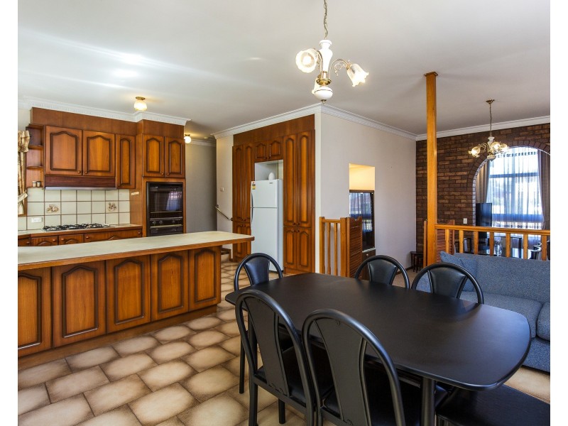 4 Venice Court, Avondale Heights VIC 3034