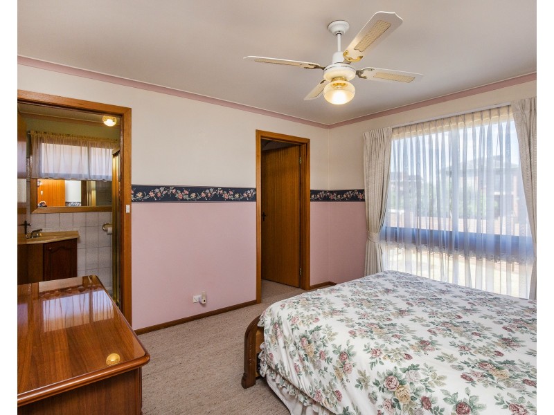 4 Venice Court, Avondale Heights VIC 3034