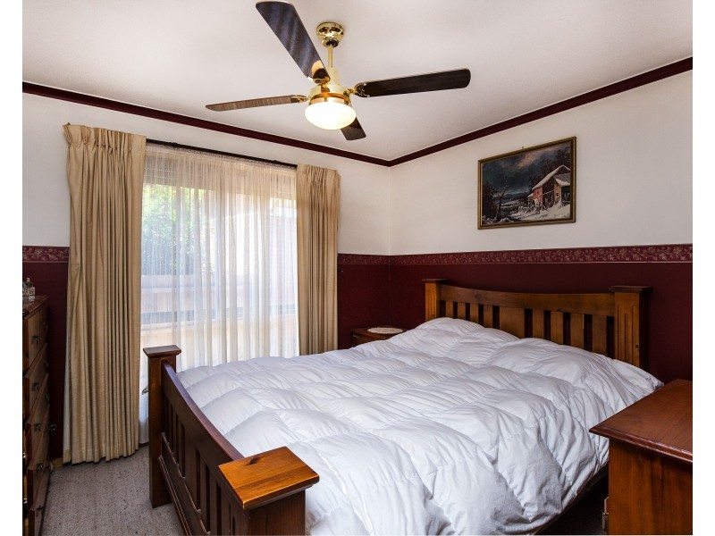 4 Venice Court, Avondale Heights VIC 3034