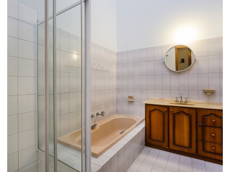 4 Venice Court, Avondale Heights VIC 3034