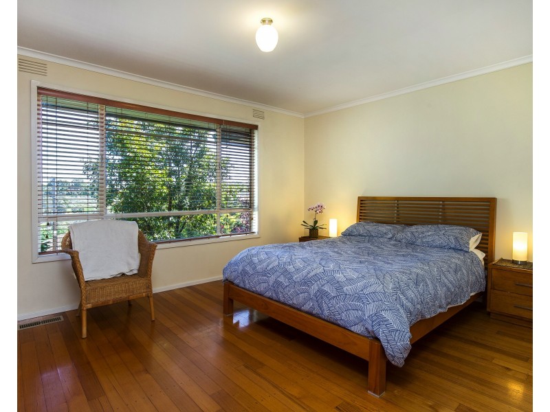 32 Brentwood Drive, Avondale Heights VIC 3034