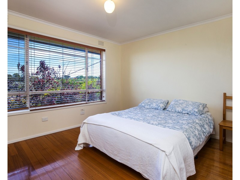 32 Brentwood Drive, Avondale Heights VIC 3034