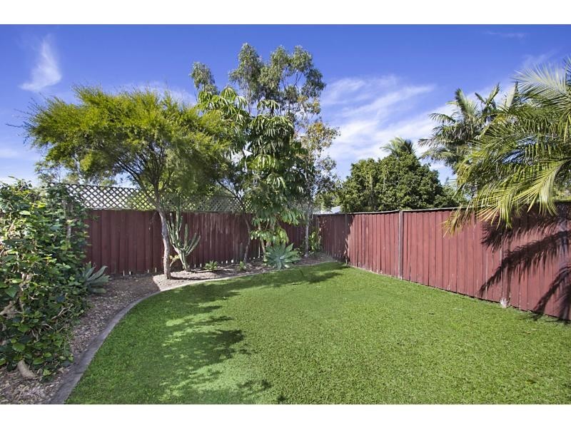 2/7 Woburn Place, Burleigh Waters QLD 4220