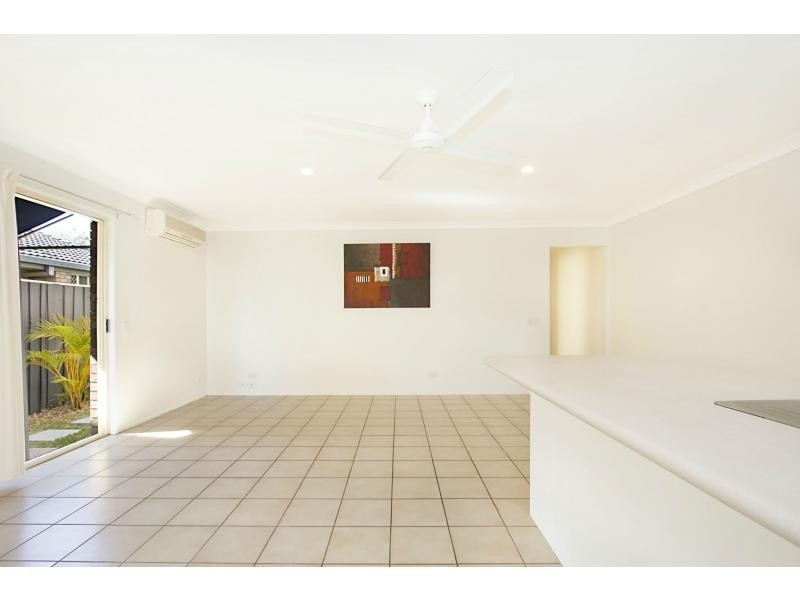 2/7 Woburn Place, Burleigh Waters QLD 4220