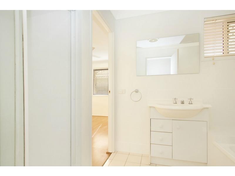 2/7 Woburn Place, Burleigh Waters QLD 4220