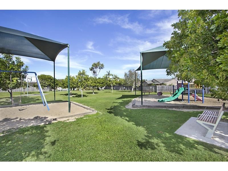 2/7 Woburn Place, Burleigh Waters QLD 4220