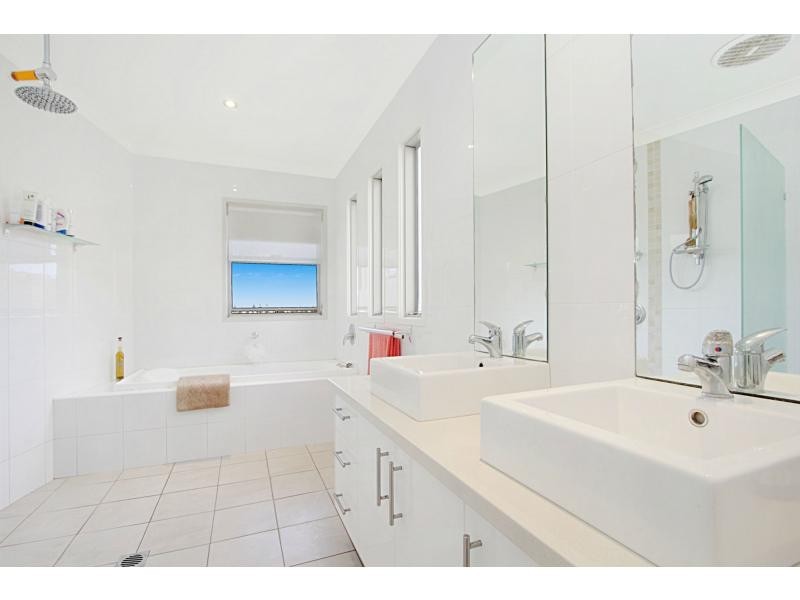 5 Pindari Avenue, Burleigh Heads QLD 4220