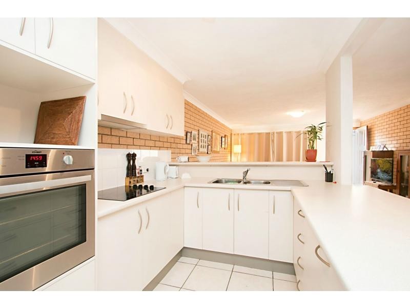 11/12 Shrike Court, Burleigh Waters QLD 4220