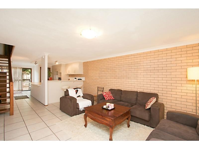 11/12 Shrike Court, Burleigh Waters QLD 4220