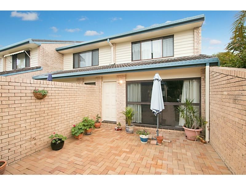 11/12 Shrike Court, Burleigh Waters QLD 4220