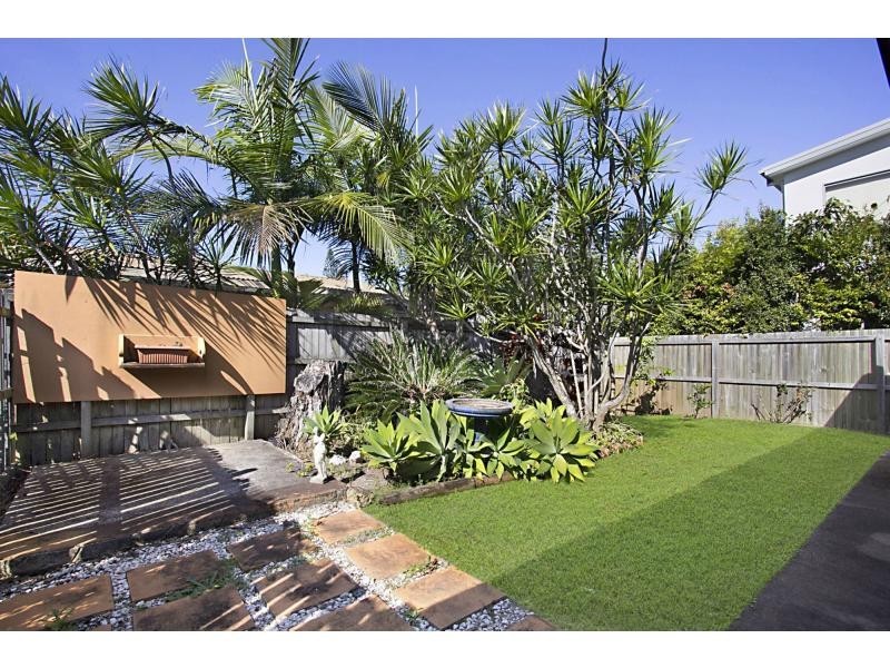 2/30 Nineteenth Avenue, Palm Beach QLD 4221