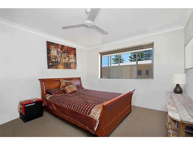 18/2 Nagel Avenue, Miami QLD 4220