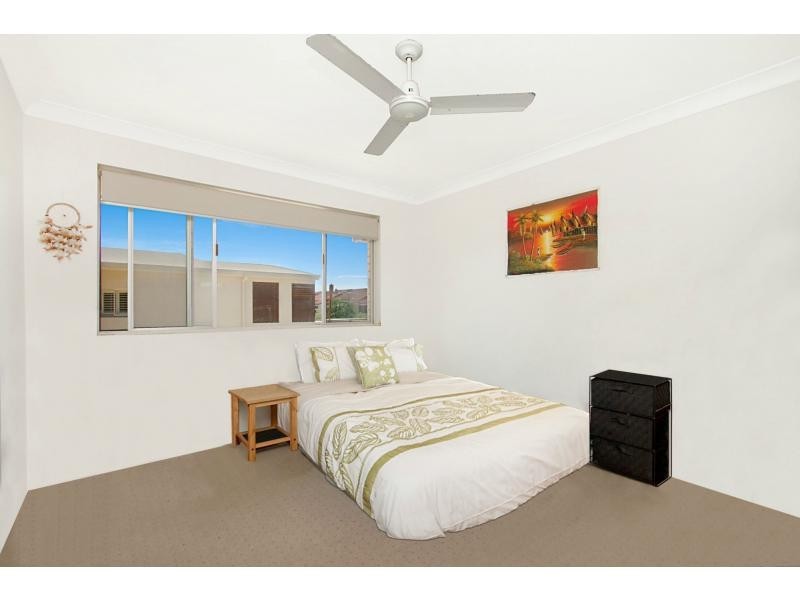 18/2 Nagel Avenue, Miami QLD 4220