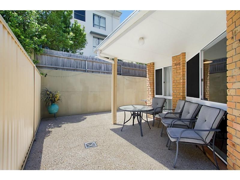 2/31 Dolphin Avenue, Mermaid Beach QLD 4218
