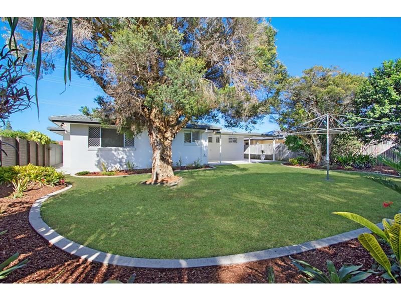 137 Mallawa Drive, Palm Beach QLD 4221