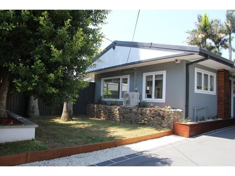 2 Karina Crescent, Broadbeach Waters QLD 4218