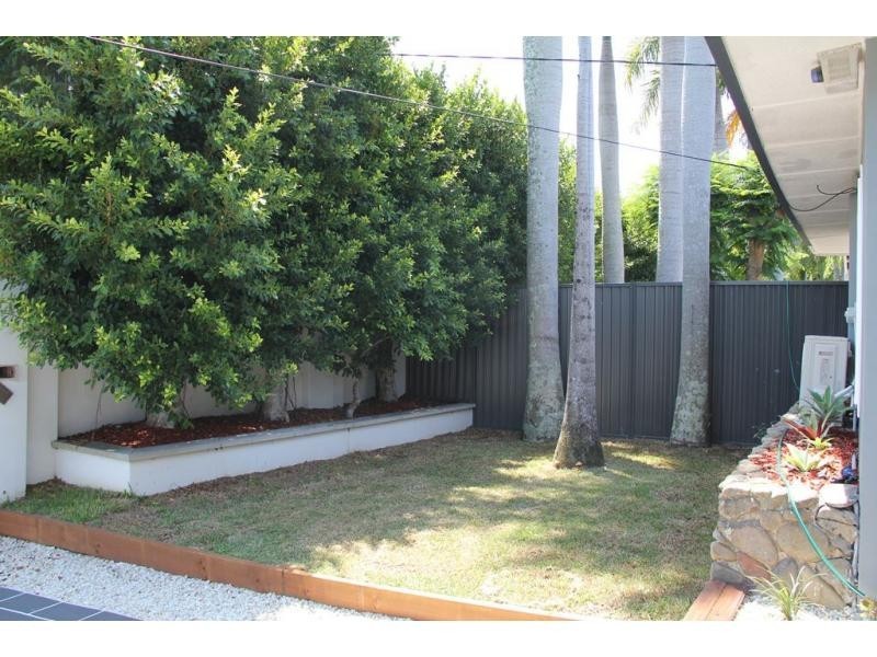 2 Karina Crescent, Broadbeach Waters QLD 4218