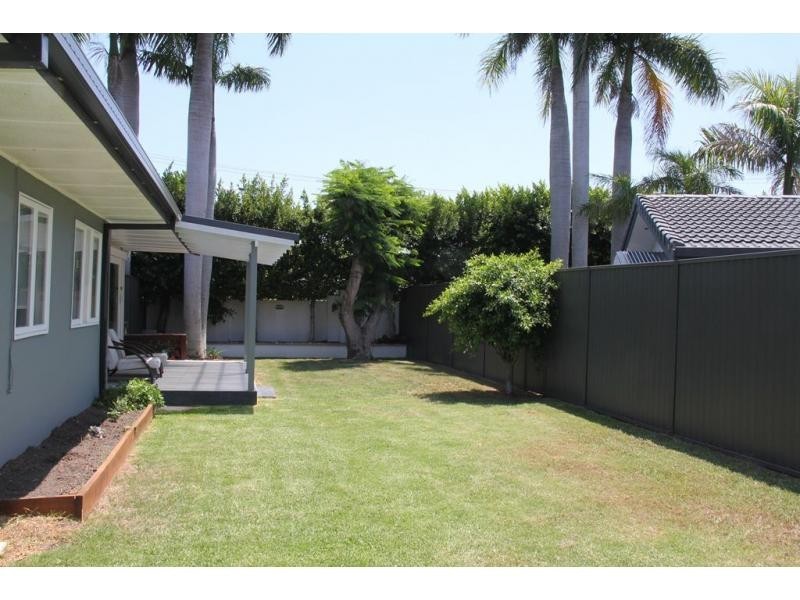 2 Karina Crescent, Broadbeach Waters QLD 4218