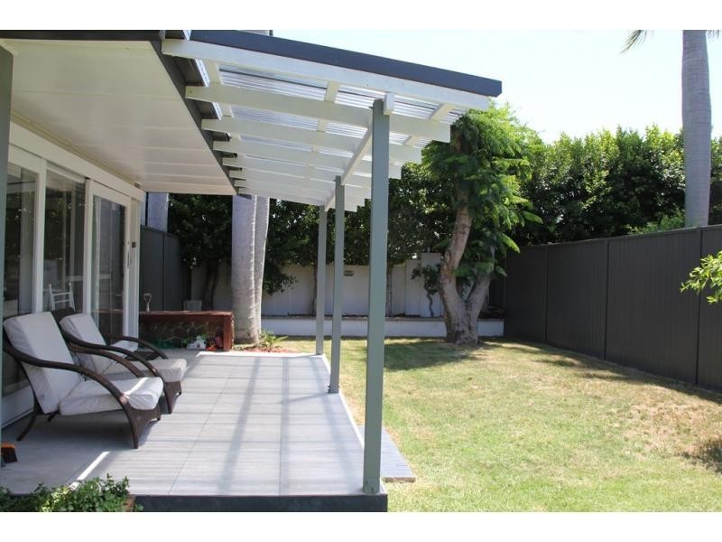 2 Karina Crescent, Broadbeach Waters QLD 4218