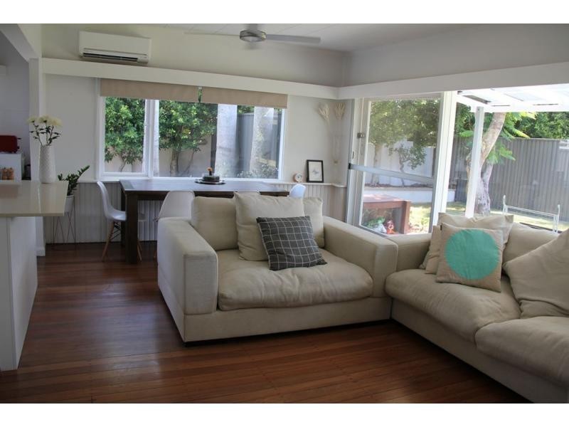 2 Karina Crescent, Broadbeach Waters QLD 4218