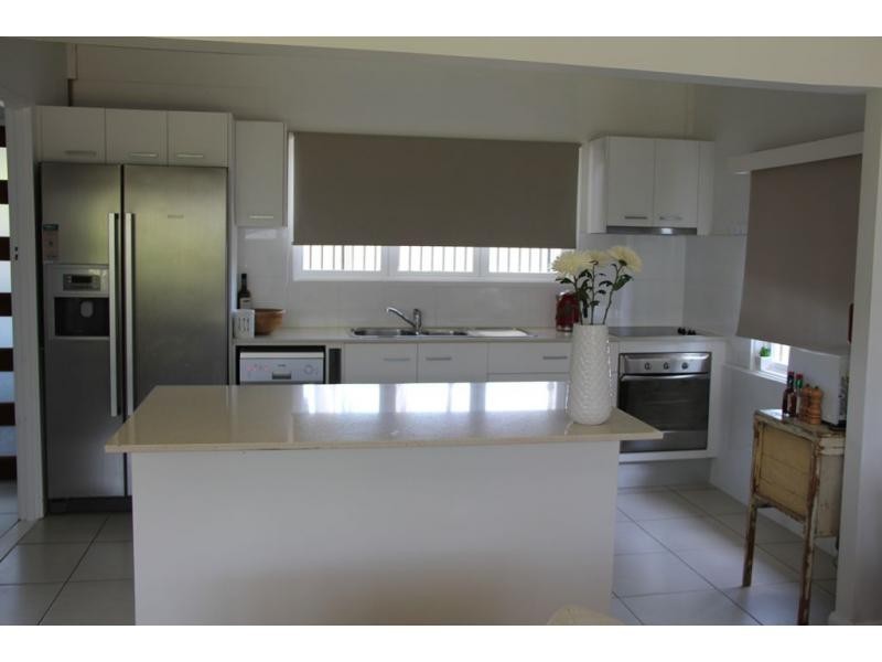 2 Karina Crescent, Broadbeach Waters QLD 4218