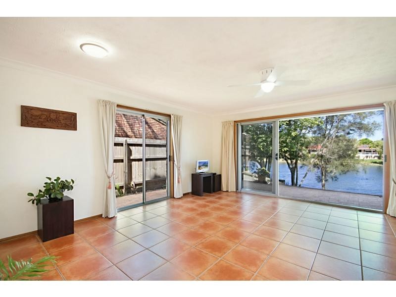 1/34 Sunbird Street, Burleigh Waters QLD 4220