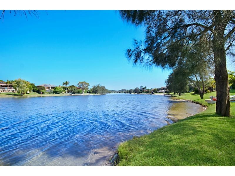 1/34 Sunbird Street, Burleigh Waters QLD 4220