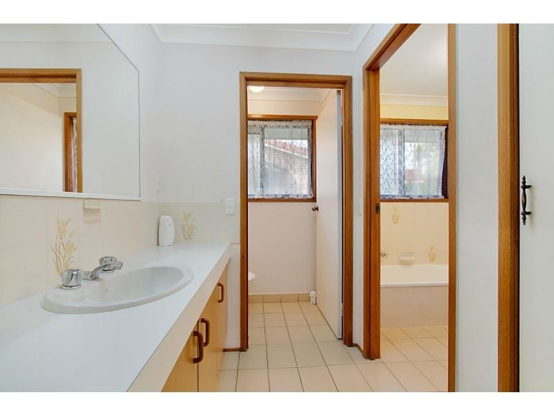 4 Leafy Close, Burleigh Waters QLD 4220