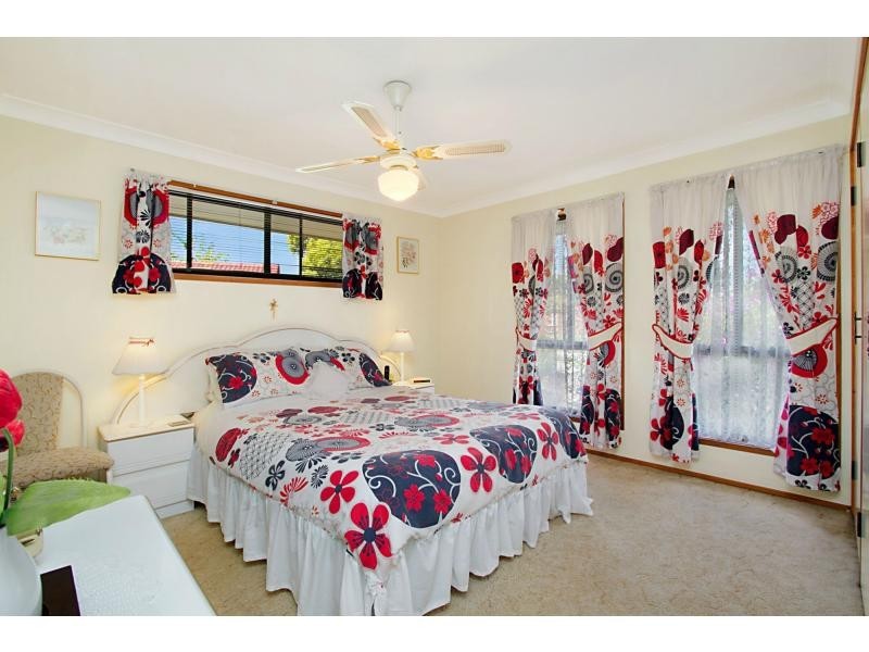 4 Leafy Close, Burleigh Waters QLD 4220