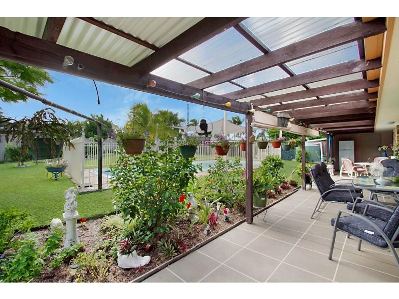 4 Leafy Close, Burleigh Waters QLD 4220