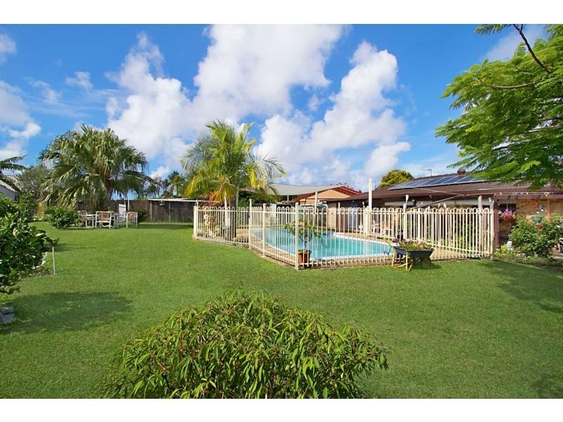4 Leafy Close, Burleigh Waters QLD 4220