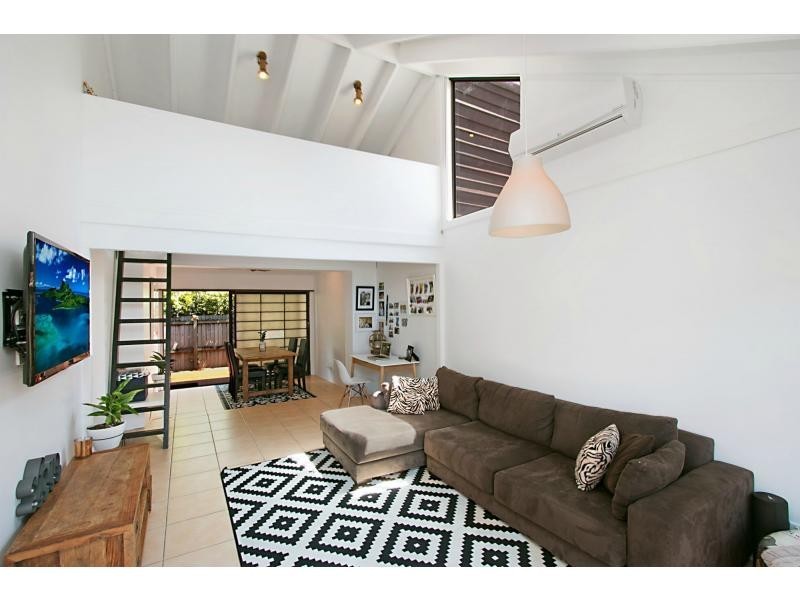 2/7 Lind Avenue, Palm Beach QLD 4221