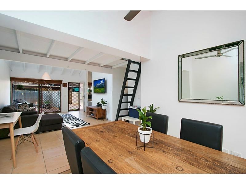 2/7 Lind Avenue, Palm Beach QLD 4221