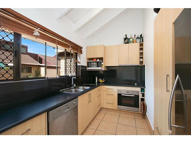 2/7 Lind Avenue, Palm Beach QLD 4221