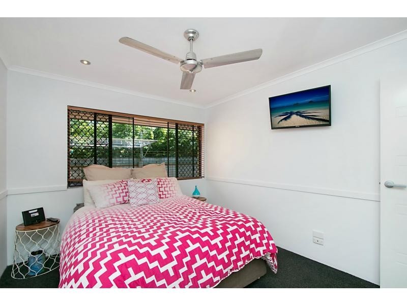 2/7 Lind Avenue, Palm Beach QLD 4221