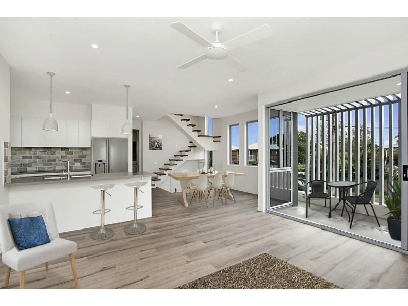 1 & 2/6 Eleventh Avenue, Palm Beach QLD 4221