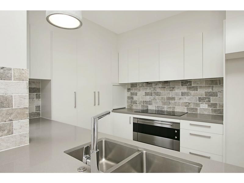 1 & 2/6 Eleventh Avenue, Palm Beach QLD 4221