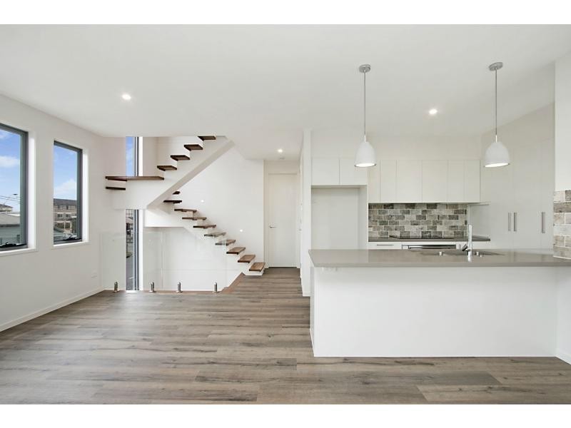 1 & 2/6 Eleventh Avenue, Palm Beach QLD 4221