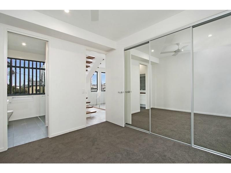 1 & 2/6 Eleventh Avenue, Palm Beach QLD 4221