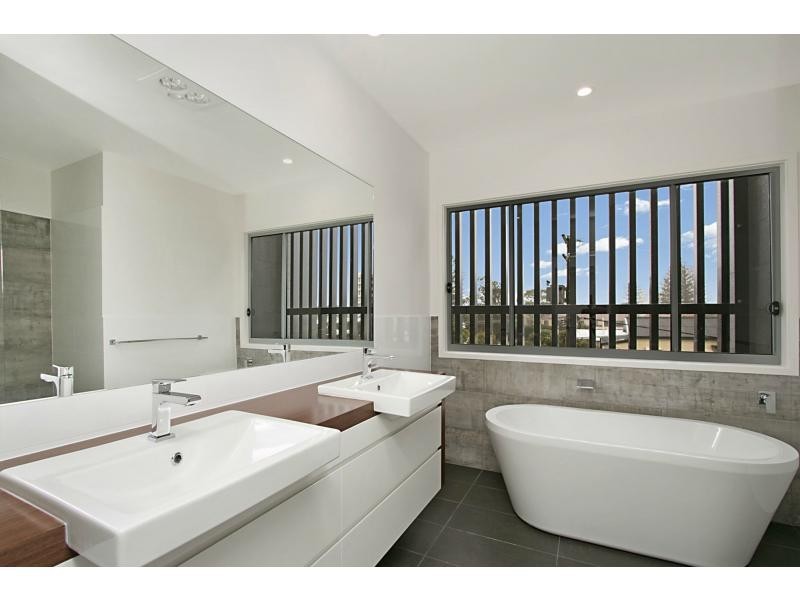 1 & 2/6 Eleventh Avenue, Palm Beach QLD 4221