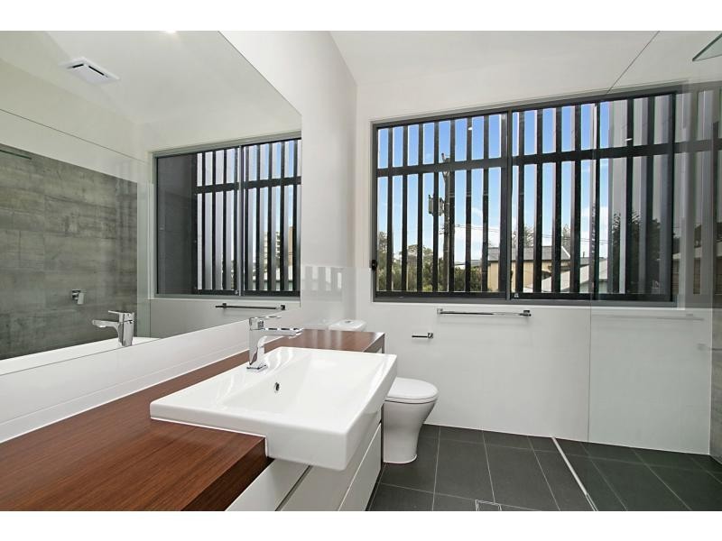 1 & 2/6 Eleventh Avenue, Palm Beach QLD 4221