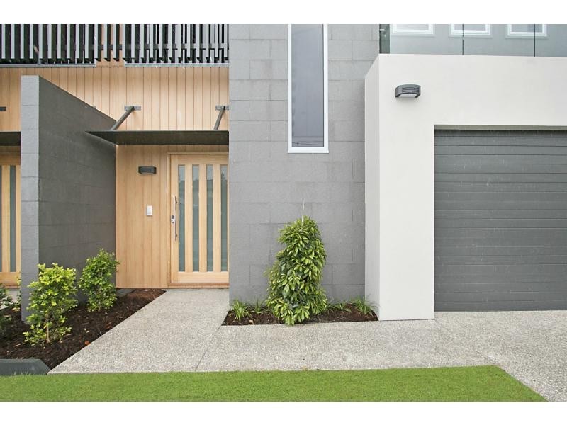 1 & 2/6 Eleventh Avenue, Palm Beach QLD 4221