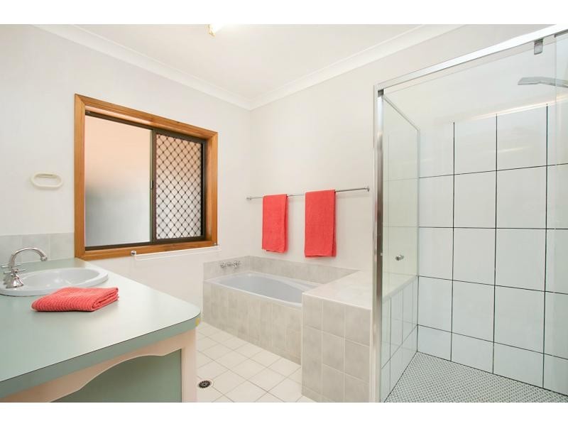 34 Larch Street, Tallebudgera QLD 4228