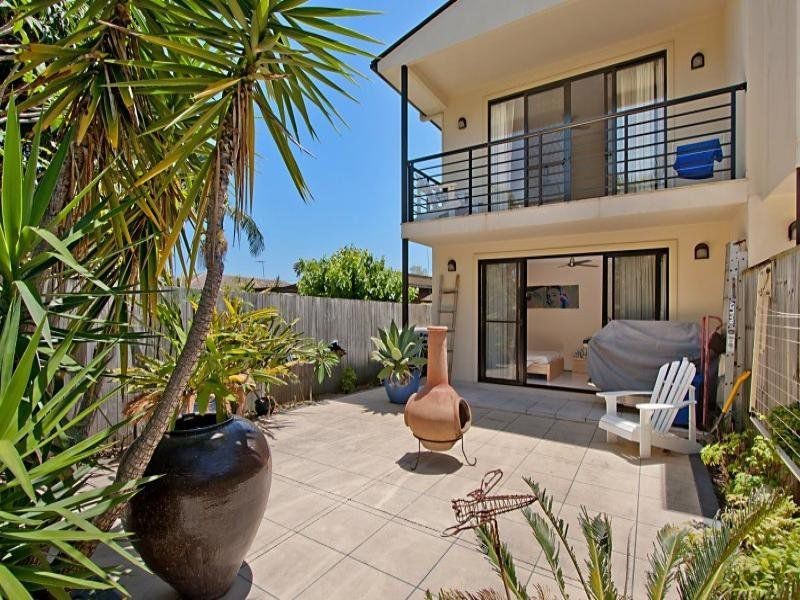 2/46 Second Avenue, Palm Beach QLD 4221