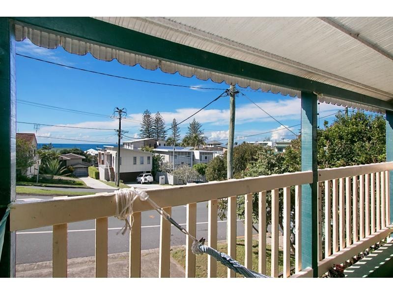 16 Woodgee Street, Currumbin QLD 4223
