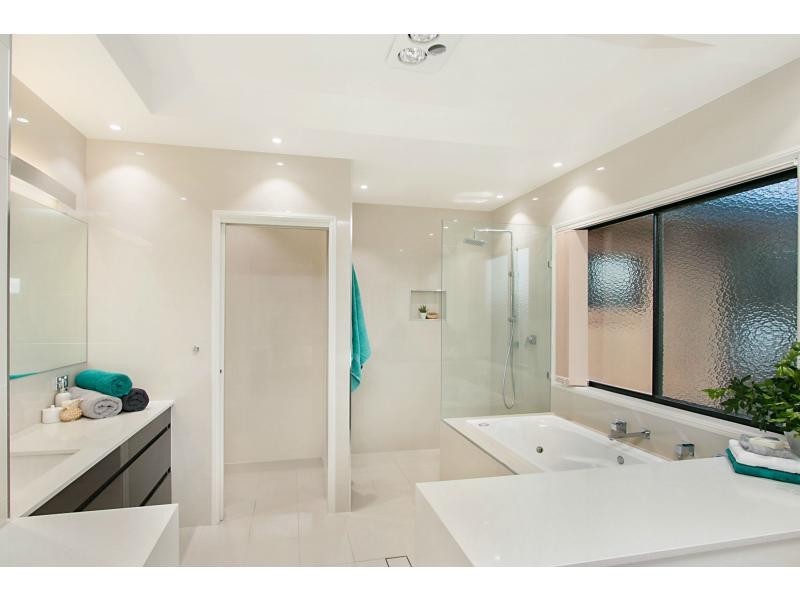 28 Sky Royal Terrace, Burleigh Heads QLD 4220