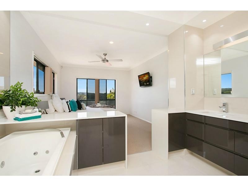28 Sky Royal Terrace, Burleigh Heads QLD 4220