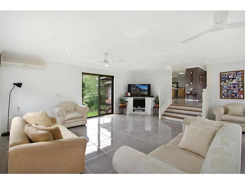 2 Branch Crescent, Reedy Creek QLD 4227